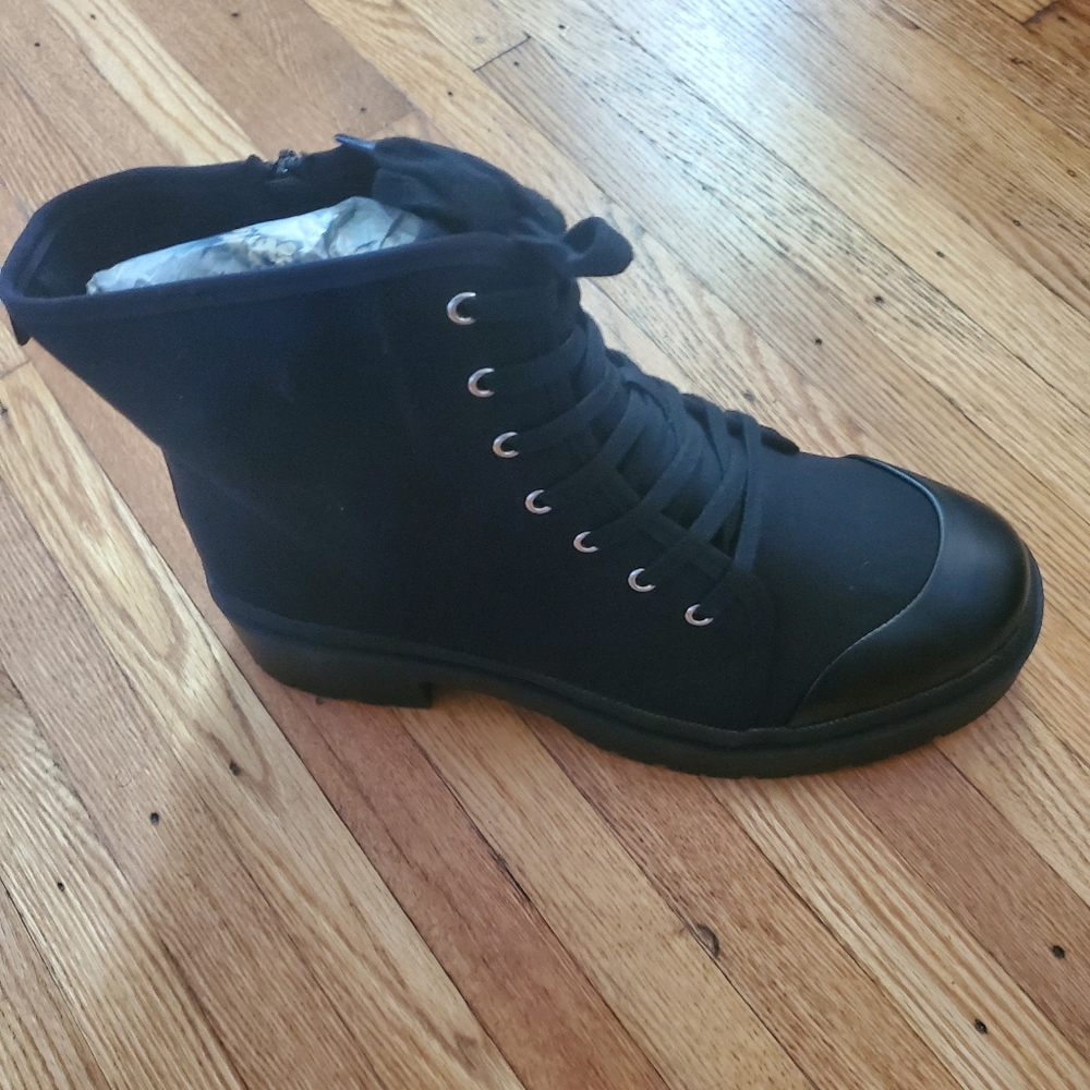 Single shoe, size 13w Right boot only